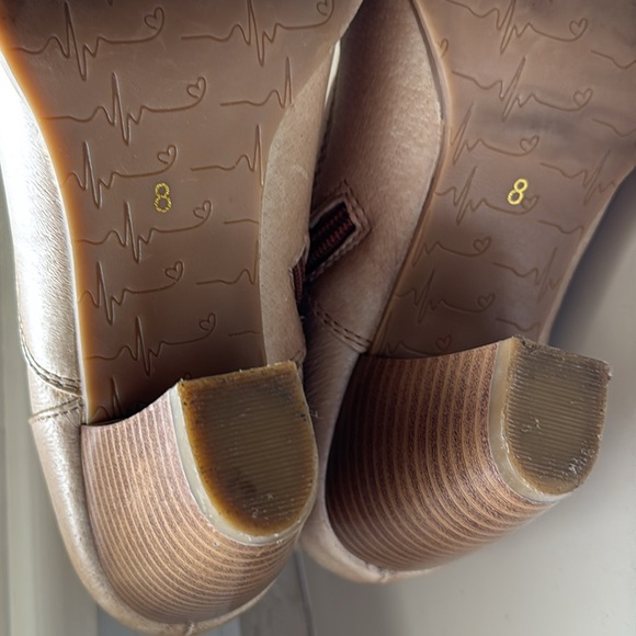 Chic Tan Leather Ankle Booties - Picture 11 of 11